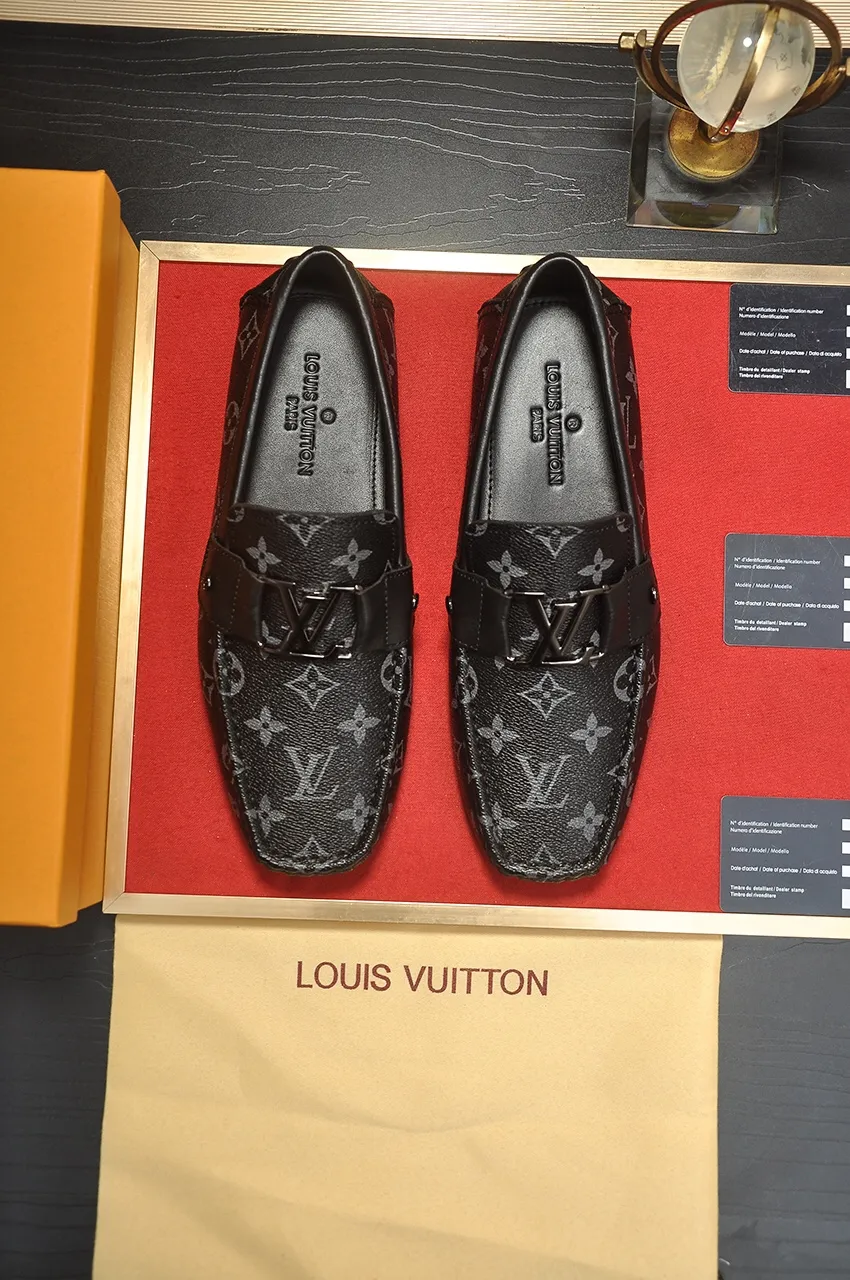 Men's men's shoes 💰420💶 [LV Doudou shoes] (water-dyed cowhide lining) new model is on the market, available on the official website. The new Doudou shoes are processed into single-color materials, and the uppers are made of imported cowhide material. The body of the shoe is fully hemmed with mark thread, and is lined with imported original cowhide leather. The elegant shoe shape is super suitable for all-matching, and the size is 38-44.